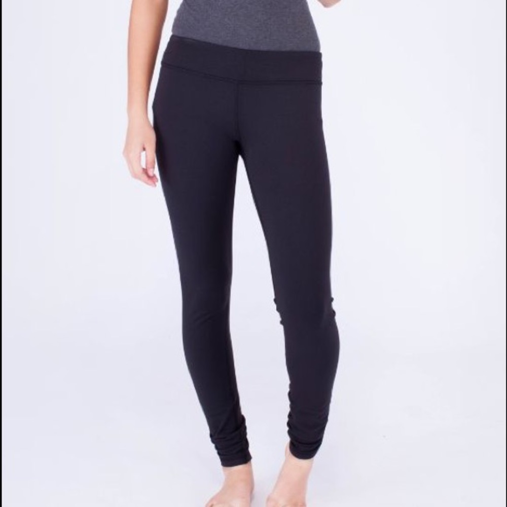 Black Ivivva leggings